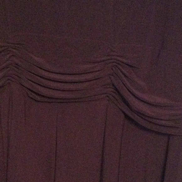 Very nice dress with crystal embellishment burgundy color - Picture 3 of 10